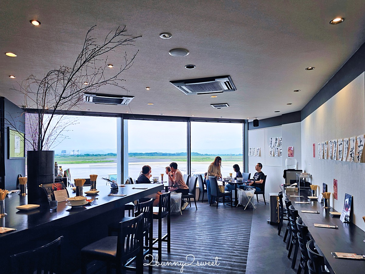 【丸八屋】鳥取米子機場必吃美食！紅楚蟹拉麵、螃蟹丼飯，米子鬼太郎機場餐廳推薦｜まるはち屋 @兔兒毛毛姊妹花