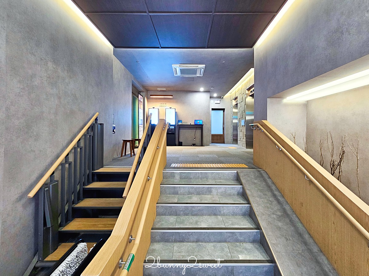 【明洞莊飯店 HOTEL MYEONGDONGJANG】首爾明洞住宿推薦｜下樓就是明洞商圈、大空間四人房、高CP值飯店 @兔兒毛毛姊妹花