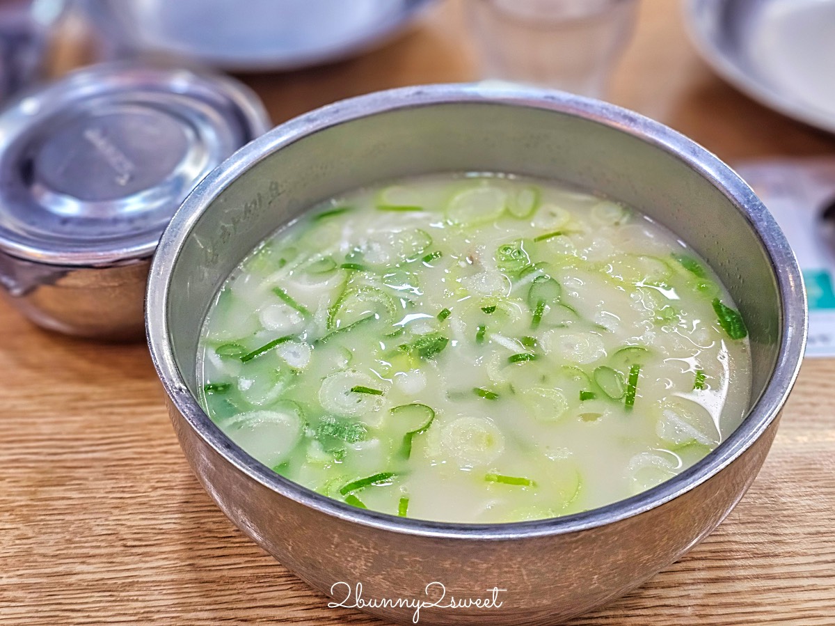 【神仙雪濃湯明洞店】首爾明洞美食推薦！牛骨雪濃湯＋排骨雪濃湯，早餐8:00開吃 @兔兒毛毛姊妹花
