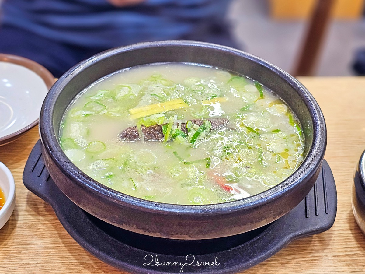 【神仙雪濃湯明洞店】首爾明洞美食推薦！牛骨雪濃湯＋排骨雪濃湯，早餐8:00開吃 @兔兒毛毛姊妹花