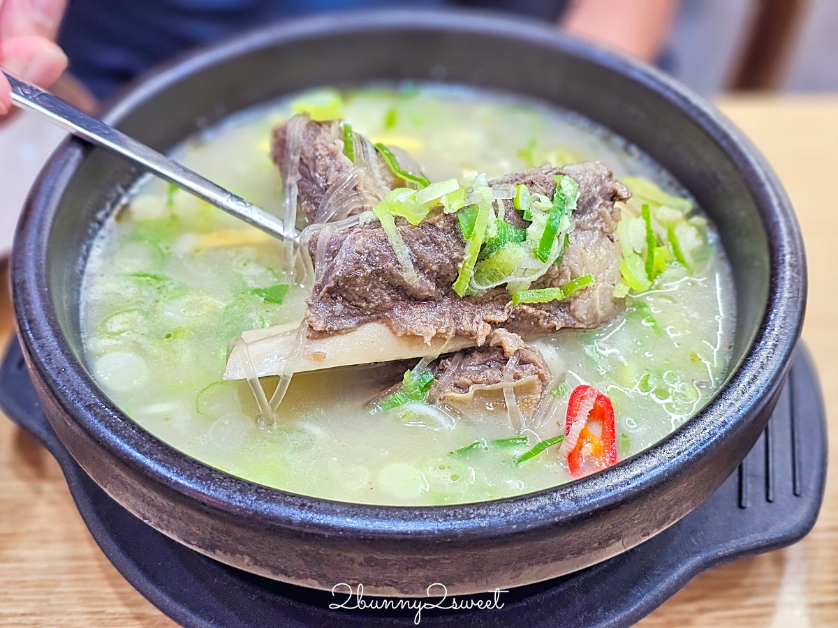 【神仙雪濃湯明洞店】首爾明洞美食推薦！牛骨雪濃湯＋排骨雪濃湯，早餐8:00開吃 @兔兒毛毛姊妹花