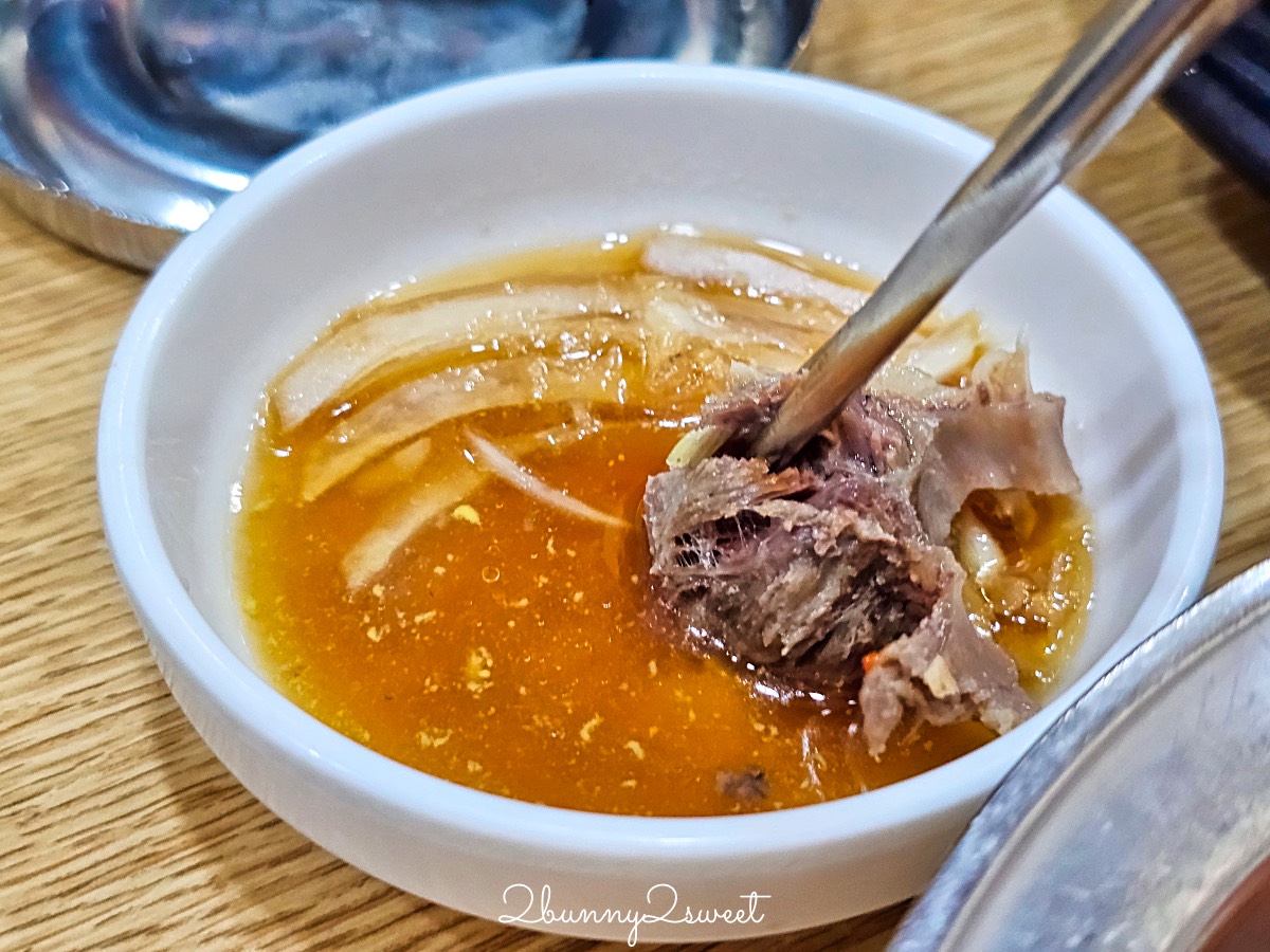 【神仙雪濃湯明洞店】首爾明洞美食推薦！牛骨雪濃湯＋排骨雪濃湯，早餐8:00開吃 @兔兒毛毛姊妹花