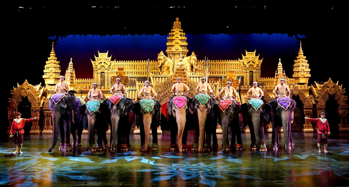 【Phuket FantaSea 普吉幻多奇】普吉島必看表演！自助餐、泰服體驗、夜間樂園完整攻略 @兔兒毛毛姊妹花
