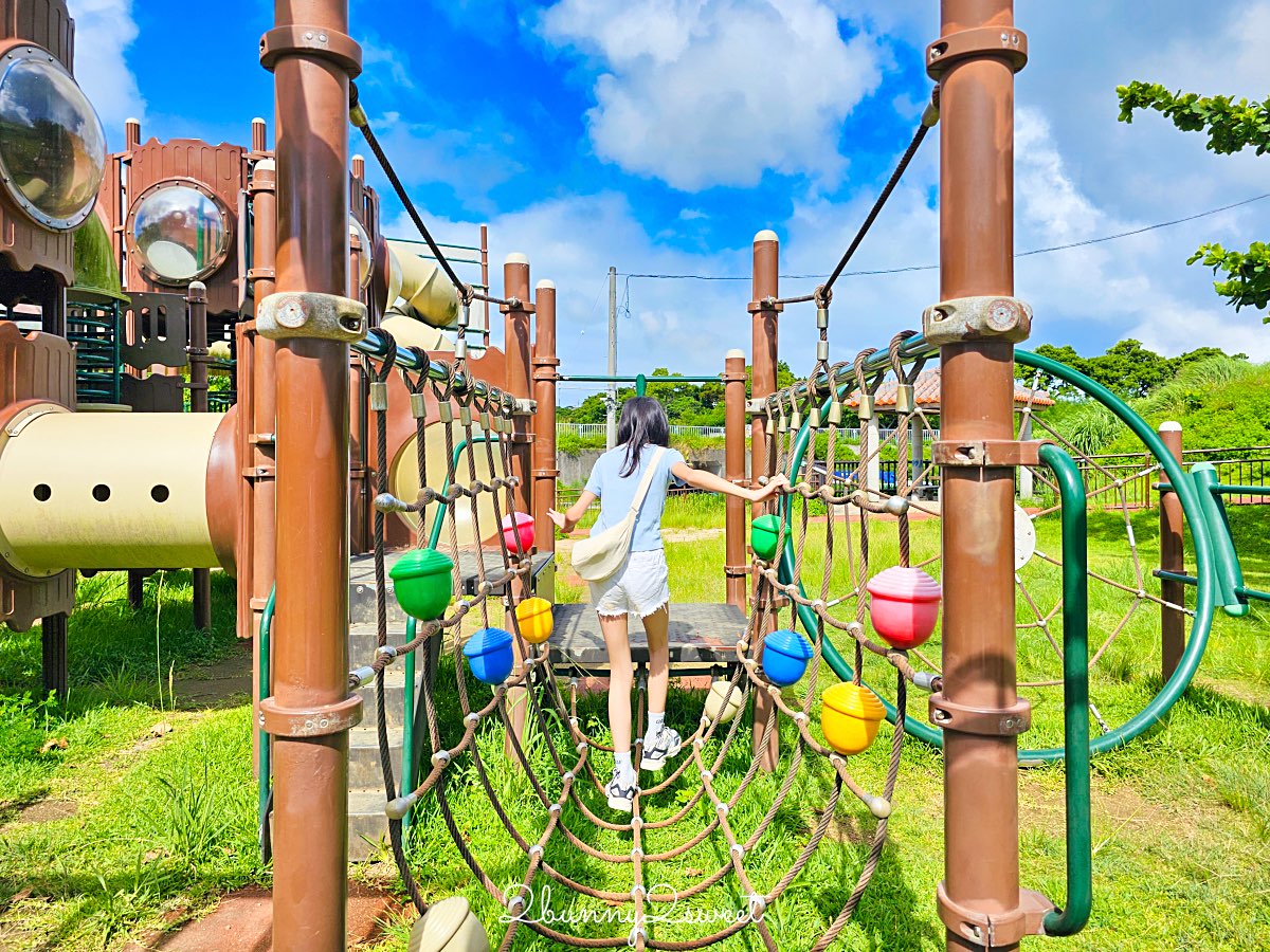 沖繩【伊波公園】親子必訪的宇流麻市大型溜滑梯＆遊具樂園 @兔兒毛毛姊妹花