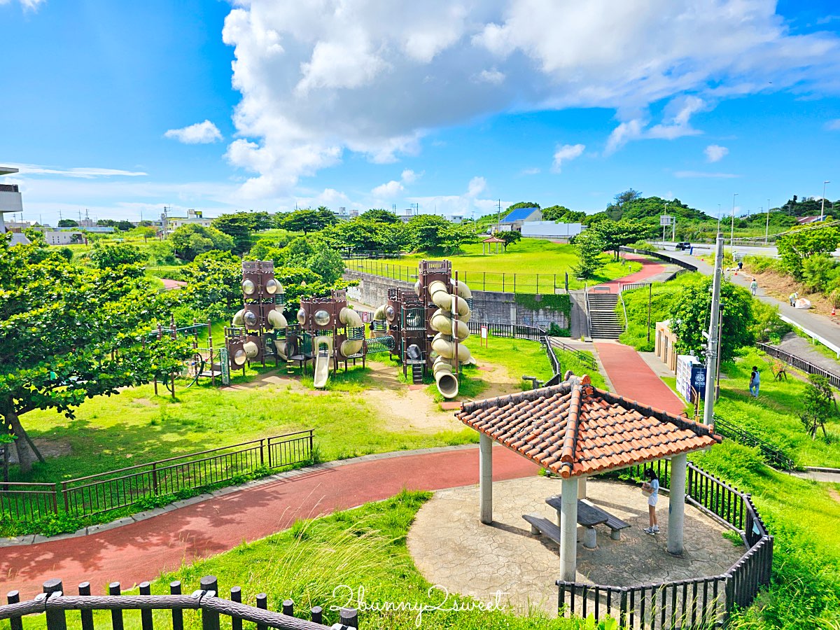 沖繩【伊波公園】親子必訪的宇流麻市大型溜滑梯＆遊具樂園 @兔兒毛毛姊妹花