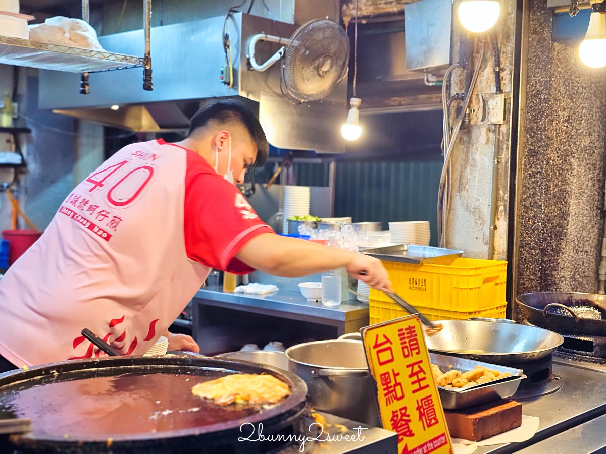 士林夜市【忠誠號蚵仔煎】老字號排隊小吃名店，花枝羹、天婦羅、蚵仔煎必吃 @兔兒毛毛姊妹花