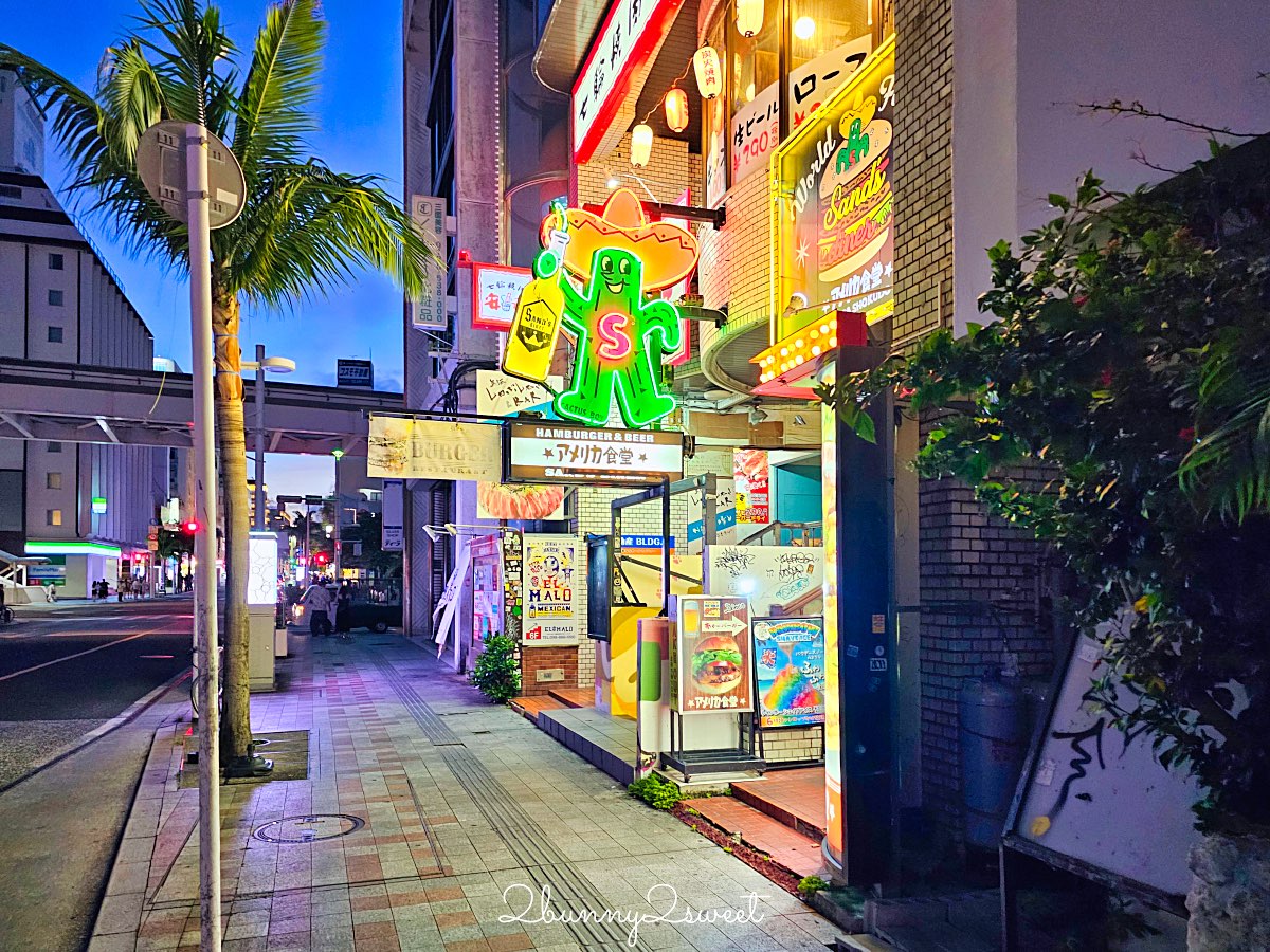 沖繩國際通【Sand’s Diner】霓虹復古美式氛圍美墨漢堡餐廳，苦瓜漢堡、塔可飯必吃 @兔兒毛毛姊妹花