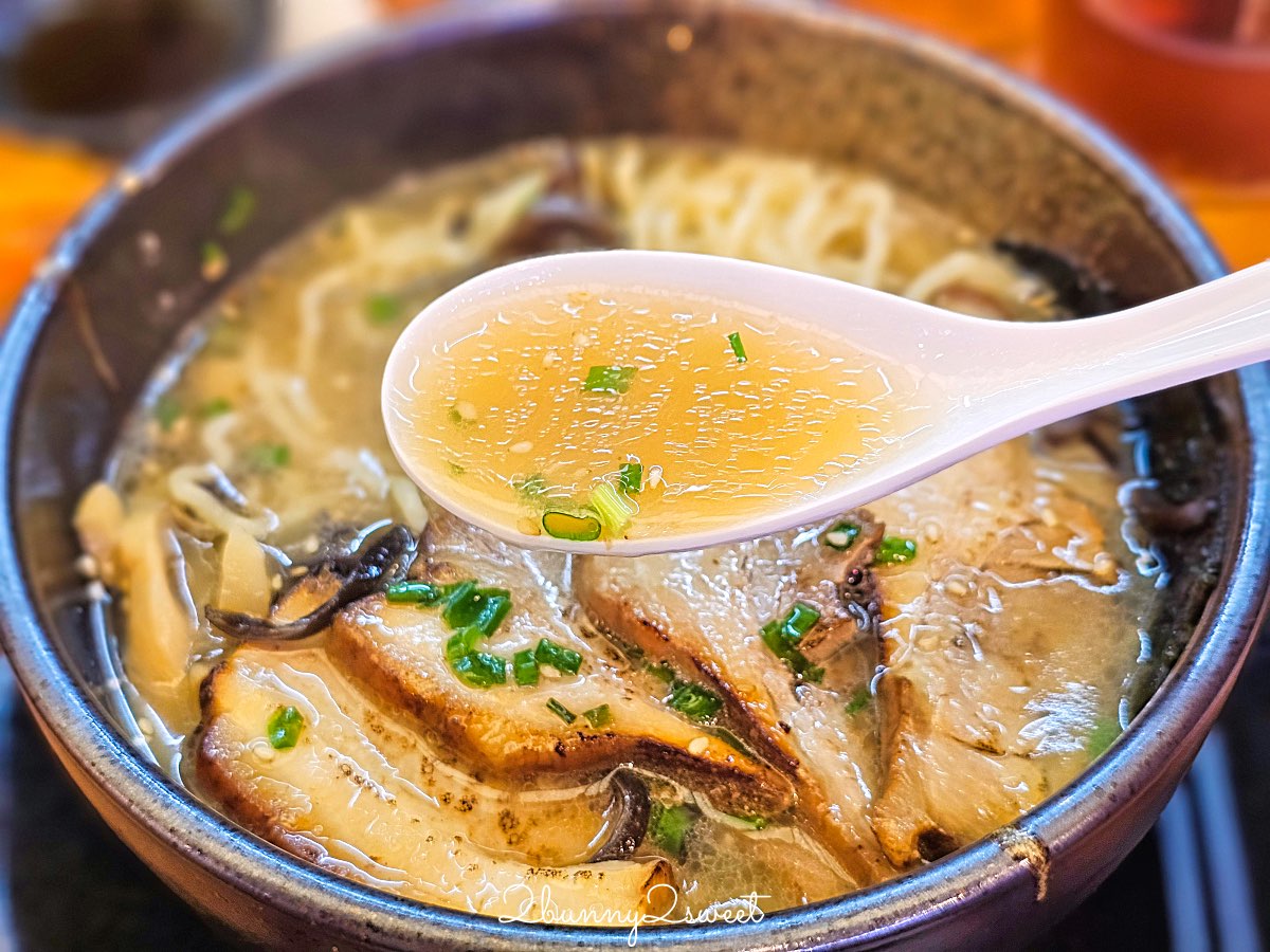 【Niku Gottsuo Ramen】鳥取米子牛骨拉麵名店:必吃濃郁湯頭,肉量爆棚的超滿足系拉麵! @兔兒毛毛姊妹花 【Niku Gottsuo Ramen】鳥取米子牛骨拉麵名店:必吃濃郁湯頭,肉量爆棚的超滿足系拉麵! @兔兒毛毛姊妹花