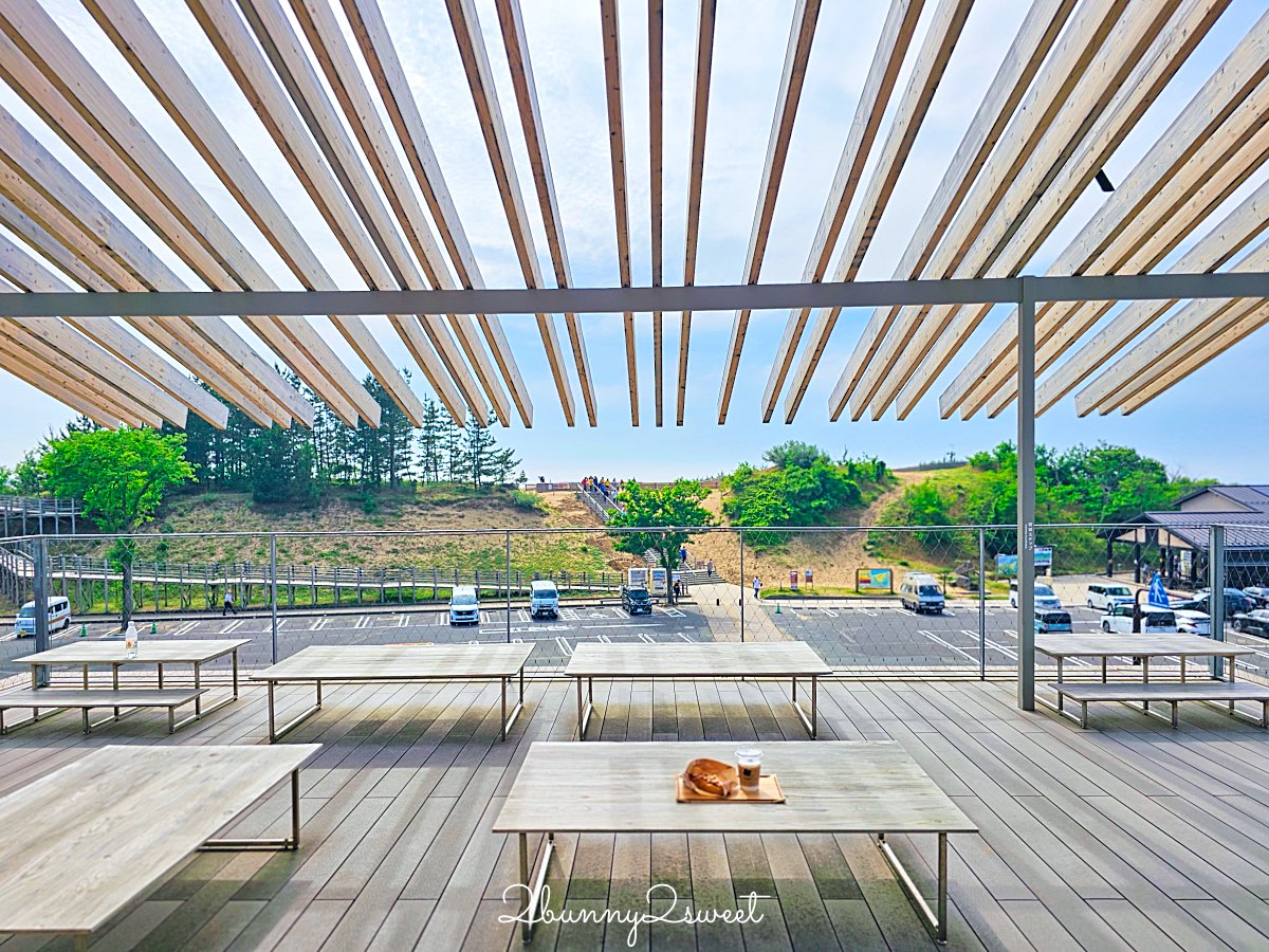 【Takahama Caf&eacute; 高濱咖啡】鳥取砂丘咖啡廳推薦｜隈研吾設計、砂丘景觀露台、菜單美食一次看 @兔兒毛毛姊妹花