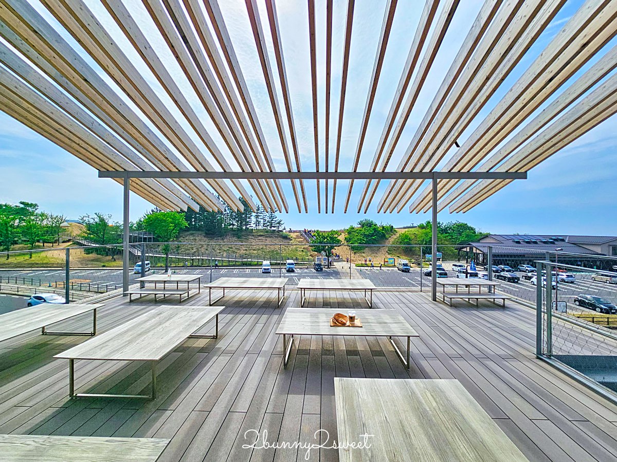 【Takahama Caf&eacute; 高濱咖啡】鳥取砂丘咖啡廳推薦｜隈研吾設計、砂丘景觀露台、菜單美食一次看 @兔兒毛毛姊妹花
