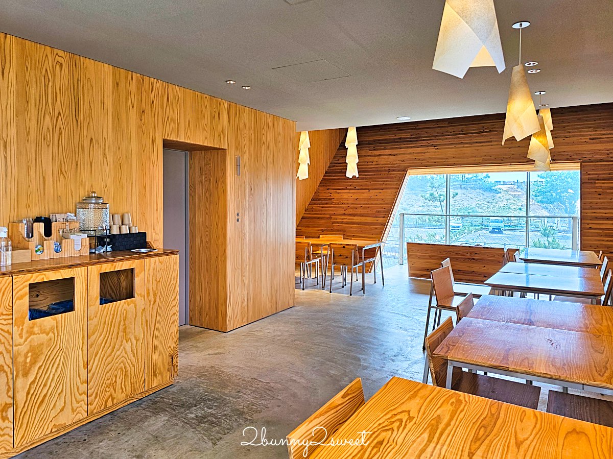 【Takahama Caf&eacute; 高濱咖啡】鳥取砂丘咖啡廳推薦｜隈研吾設計、砂丘景觀露台、菜單美食一次看 @兔兒毛毛姊妹花