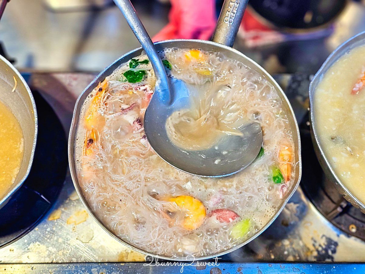 【金山大碗螃蟹】金山老街美食！大碗海鮮粥、萬里蟹澎湃上桌，排隊也要吃 @兔兒毛毛姊妹花