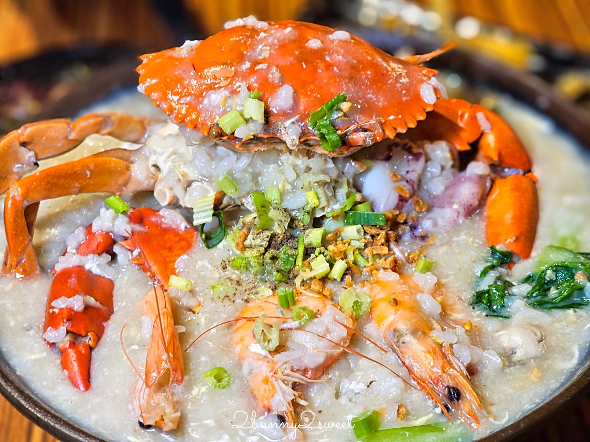 【金山大碗螃蟹】金山老街美食！大碗海鮮粥、萬里蟹澎湃上桌，排隊也要吃 @兔兒毛毛姊妹花