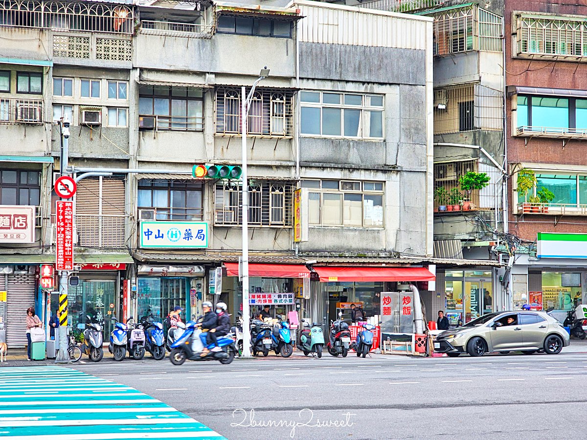 【六號碼頭麵店五層豬腸湯】基隆美食推薦｜10元滷肉飯、黑白切銅板價必吃 @兔兒毛毛姊妹花
