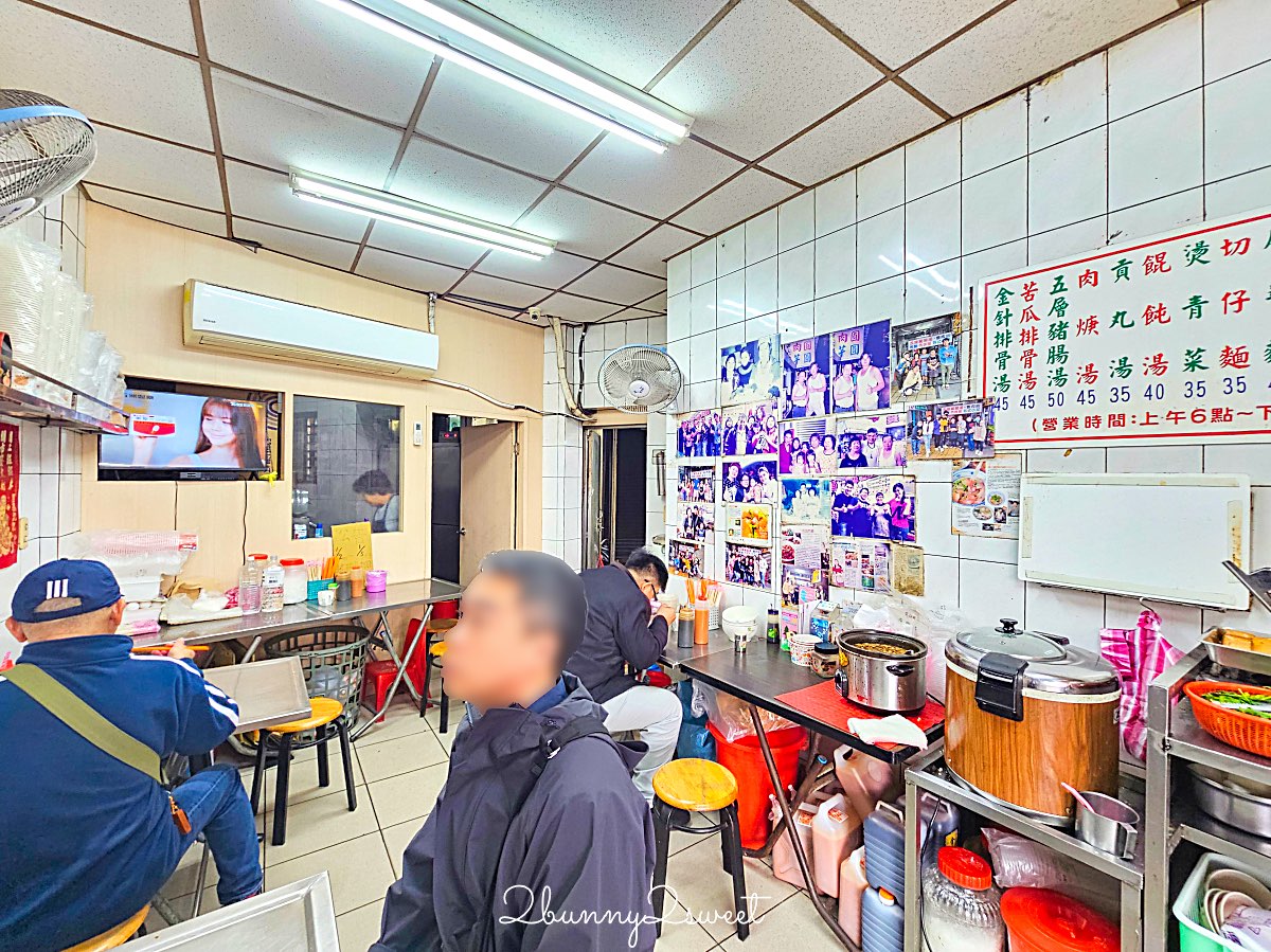 【六號碼頭麵店五層豬腸湯】基隆美食推薦｜10元滷肉飯、黑白切銅板價必吃 @兔兒毛毛姊妹花