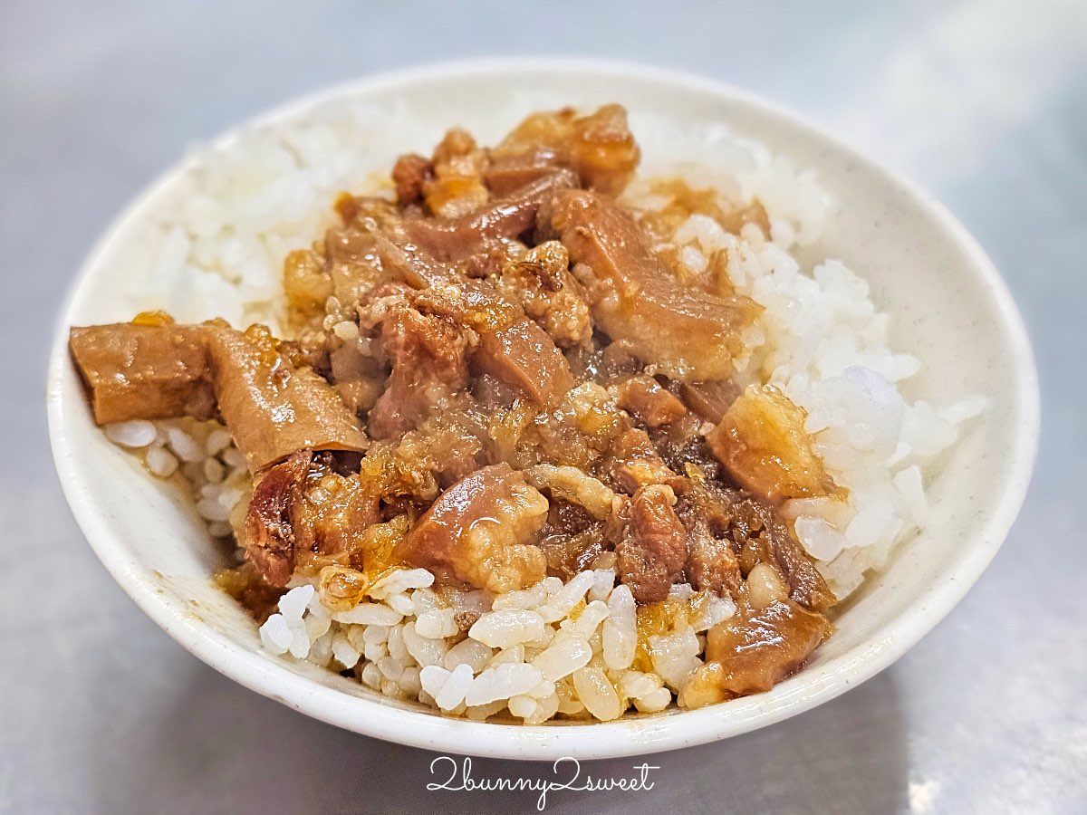 【六號碼頭麵店五層豬腸湯】基隆美食推薦｜10元滷肉飯、黑白切銅板價必吃 @兔兒毛毛姊妹花