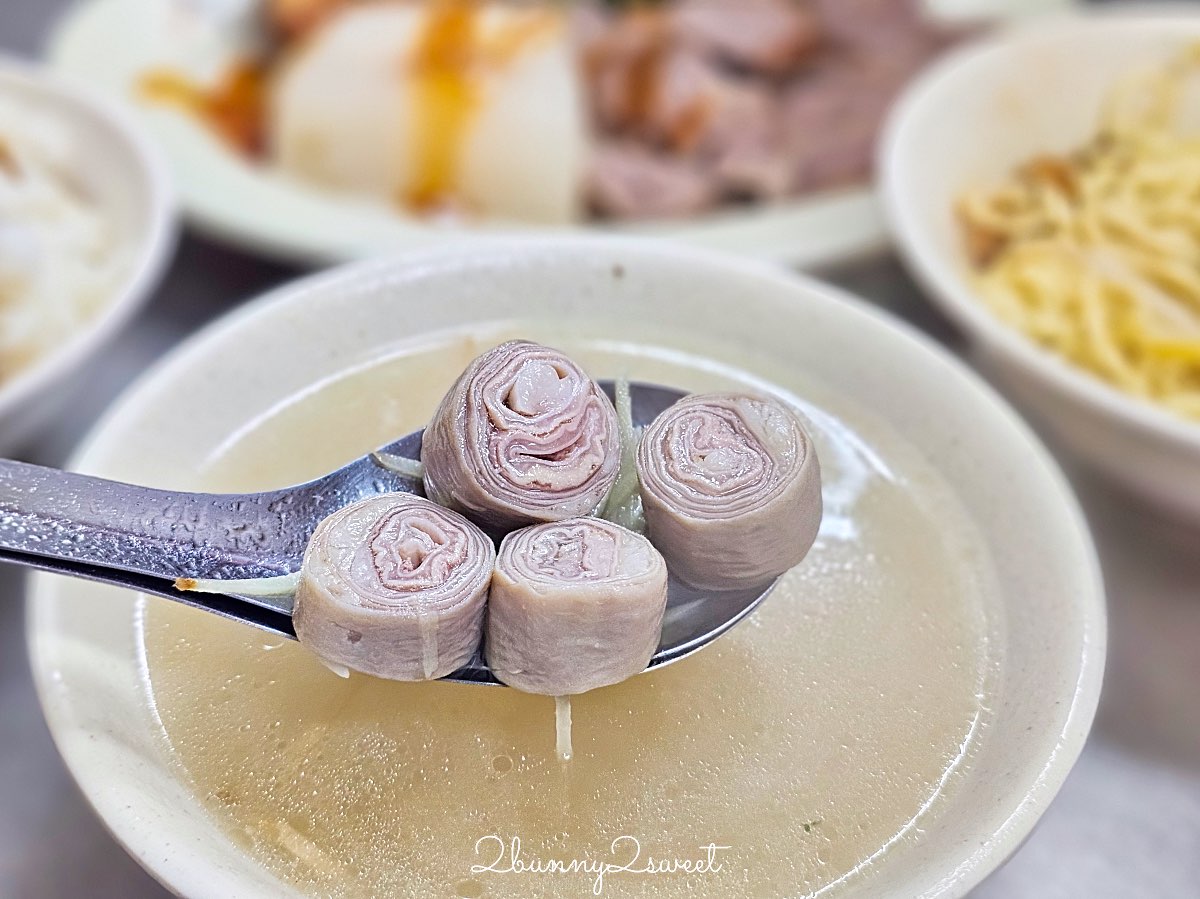 【六號碼頭麵店五層豬腸湯】基隆美食推薦｜10元滷肉飯、黑白切銅板價必吃 @兔兒毛毛姊妹花