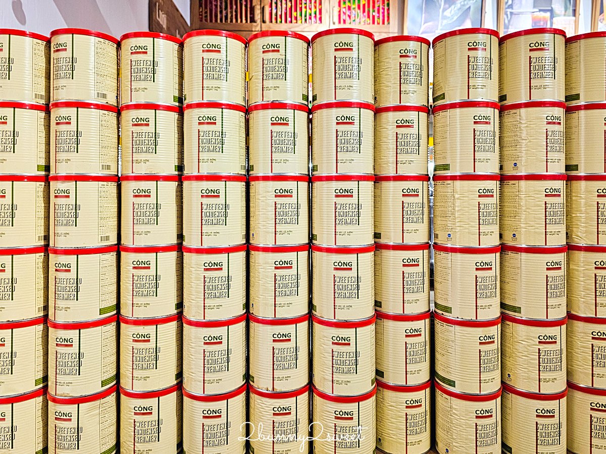 【共咖啡 Cộng C&agrave; Ph&ecirc; 台北光復南店】松山美食越南椰子咖啡推薦，復古軍風咖啡廳評價 @兔兒毛毛姊妹花