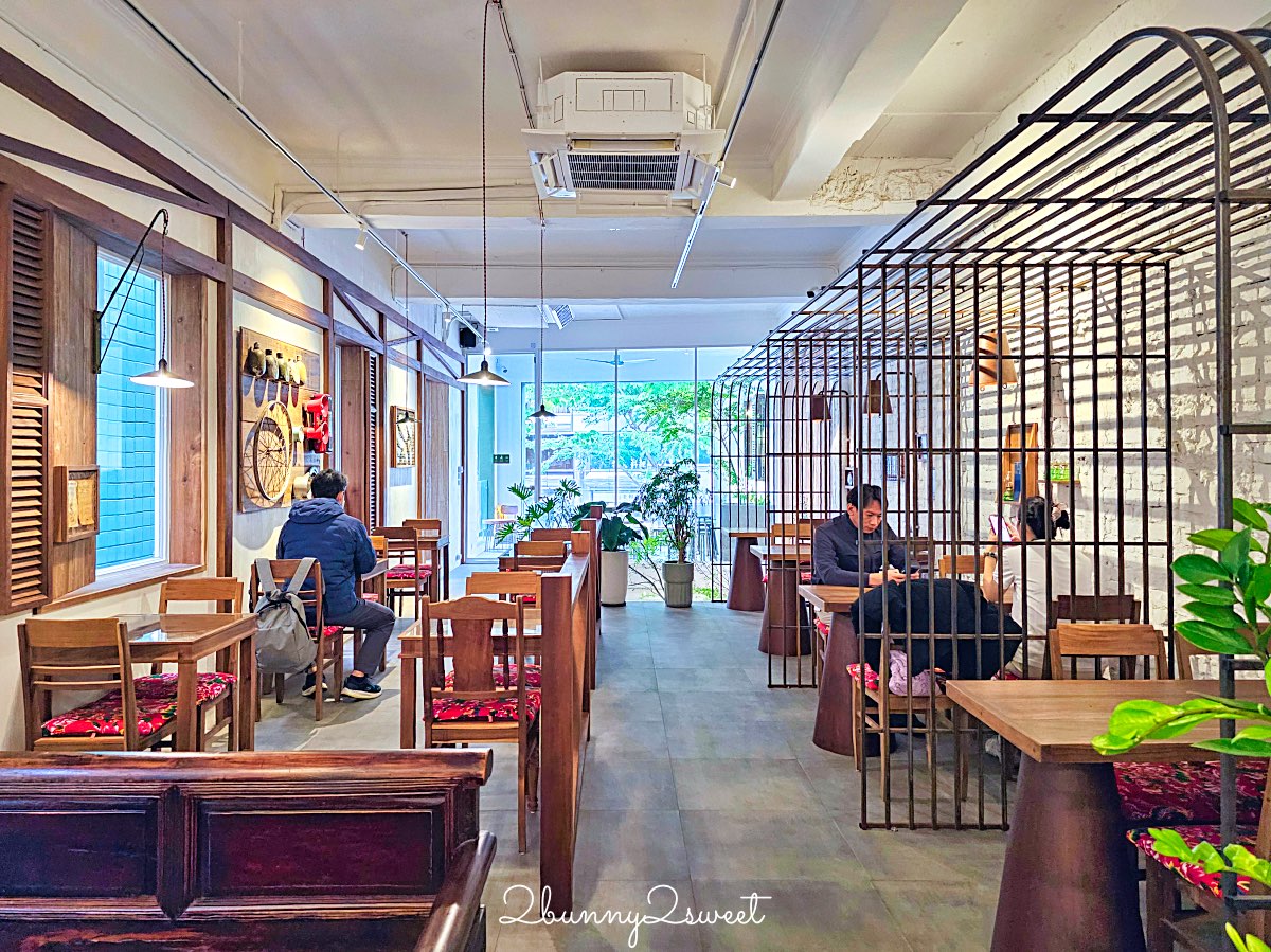 【共咖啡 Cộng C&agrave; Ph&ecirc; 台北光復南店】松山美食越南椰子咖啡推薦，復古軍風咖啡廳評價 @兔兒毛毛姊妹花