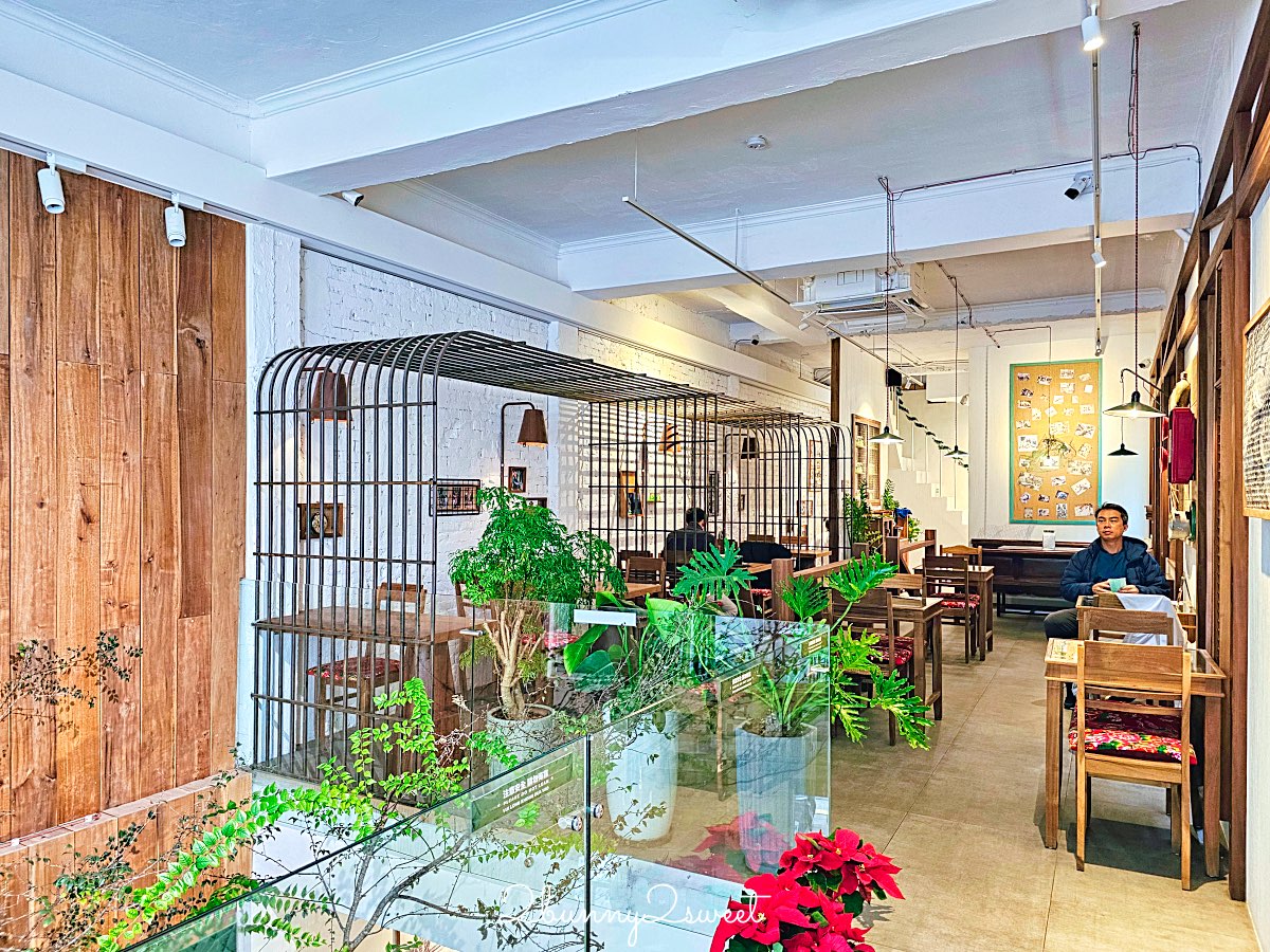 【共咖啡 Cộng C&agrave; Ph&ecirc; 台北光復南店】松山美食越南椰子咖啡推薦，復古軍風咖啡廳評價 @兔兒毛毛姊妹花