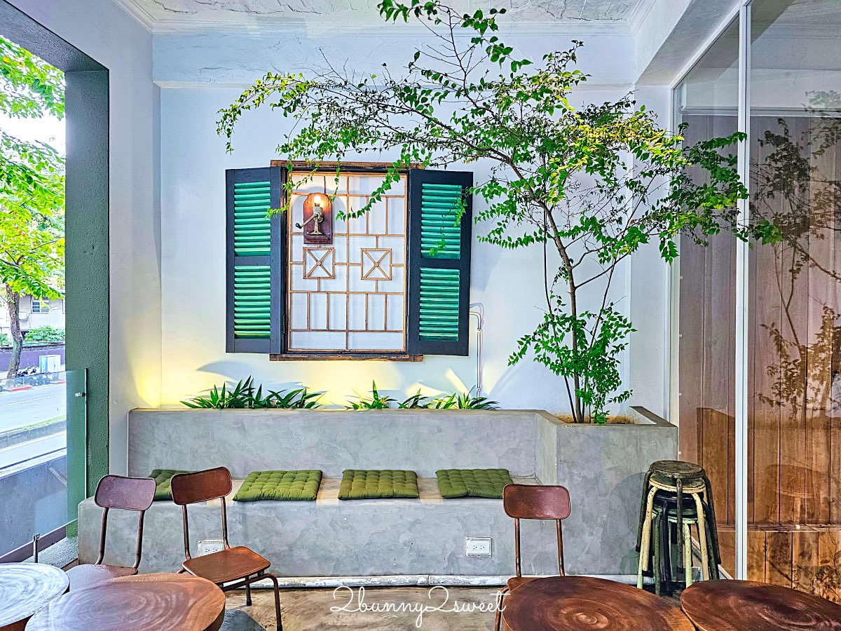 【共咖啡 Cộng C&agrave; Ph&ecirc; 台北光復南店】松山美食越南椰子咖啡推薦，復古軍風咖啡廳評價 @兔兒毛毛姊妹花