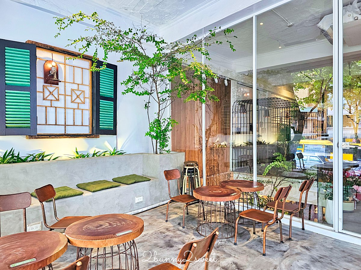【共咖啡 Cộng C&agrave; Ph&ecirc; 台北光復南店】松山美食越南椰子咖啡推薦，復古軍風咖啡廳評價 @兔兒毛毛姊妹花