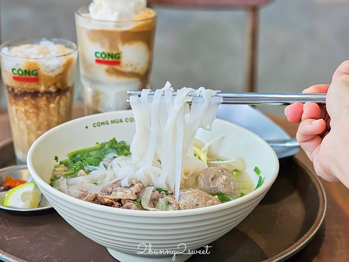 【共咖啡 Cộng C&agrave; Ph&ecirc; 台北光復南店】松山美食越南椰子咖啡推薦，復古軍風咖啡廳評價 @兔兒毛毛姊妹花