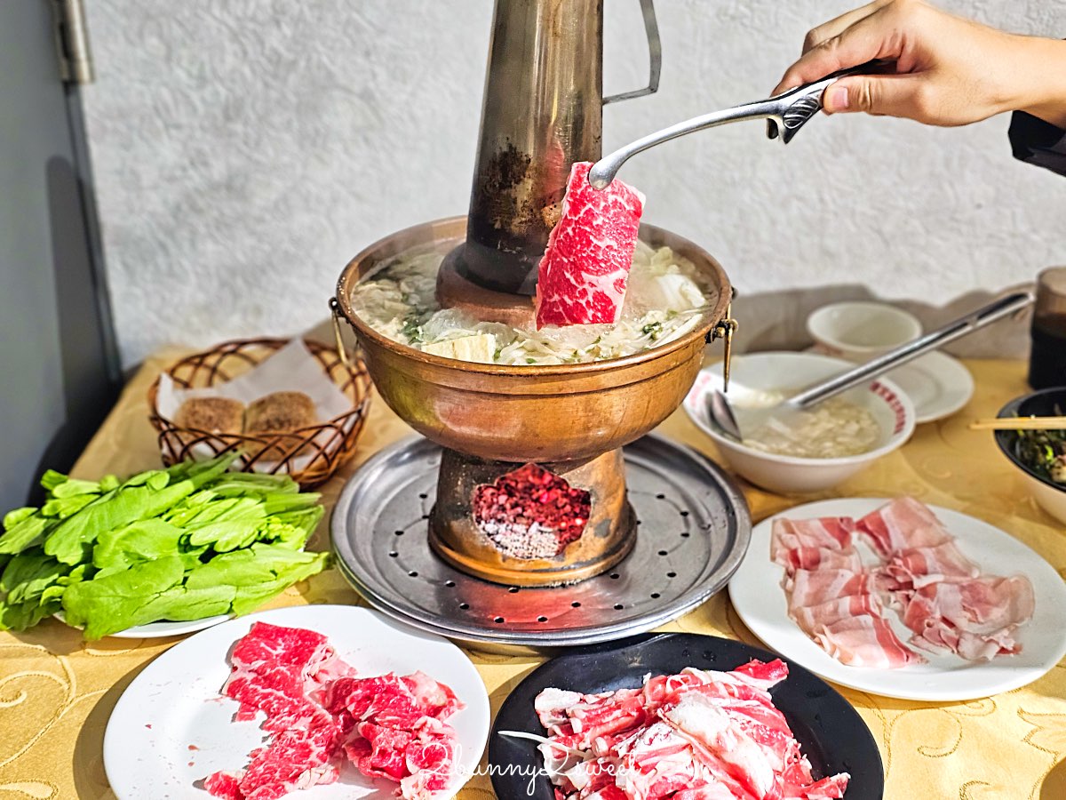 【唐宮蒙古烤肉酸菜白肉餐廳】台北老字號吃到飽，蒙古烤肉＋酸菜白肉鍋一次滿足 @兔兒毛毛姊妹花