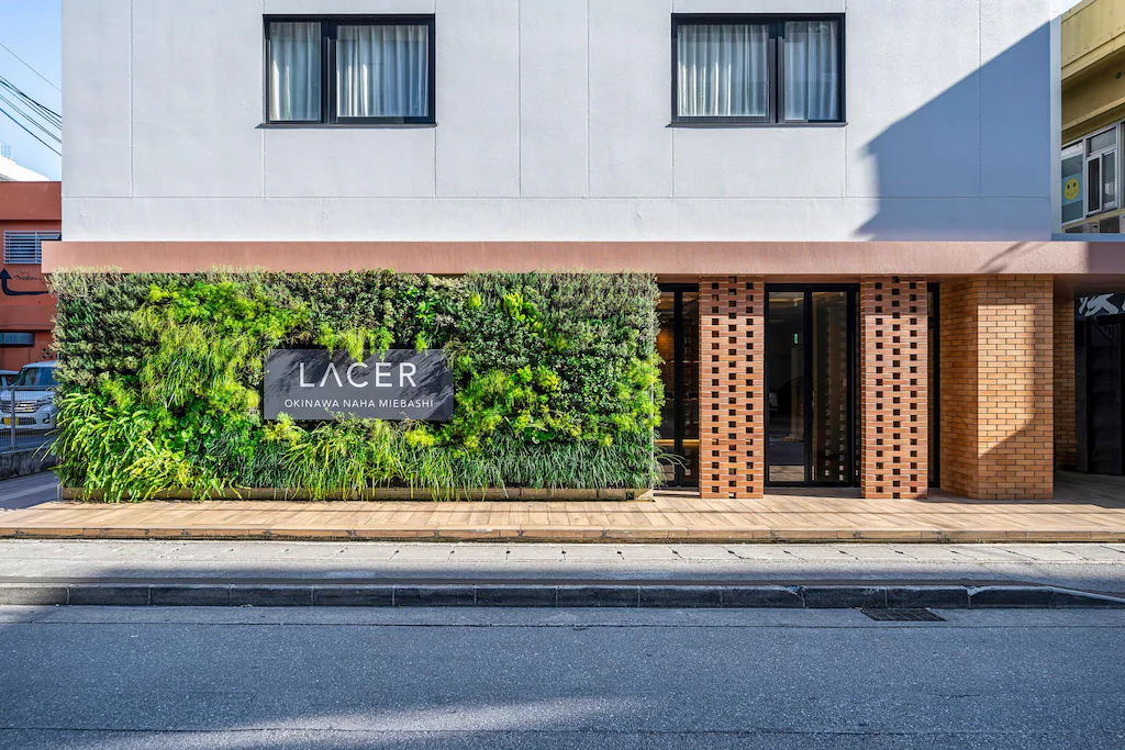 【Lacer沖繩那霸美榮橋】沖繩那霸平價飯店推薦，近國際通與單軌站，6人家庭房實拍開箱 @兔兒毛毛姊妹花