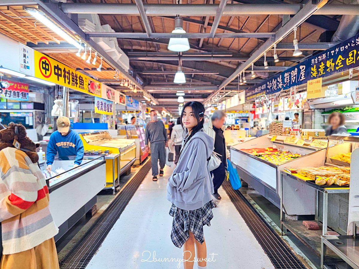 【沖繩泊港漁市場】那霸海鮮必吃攻略｜必吃鮪魚生魚片、夜光貝、炭烤虎蝦，推薦中真水產 @兔兒毛毛姊妹花