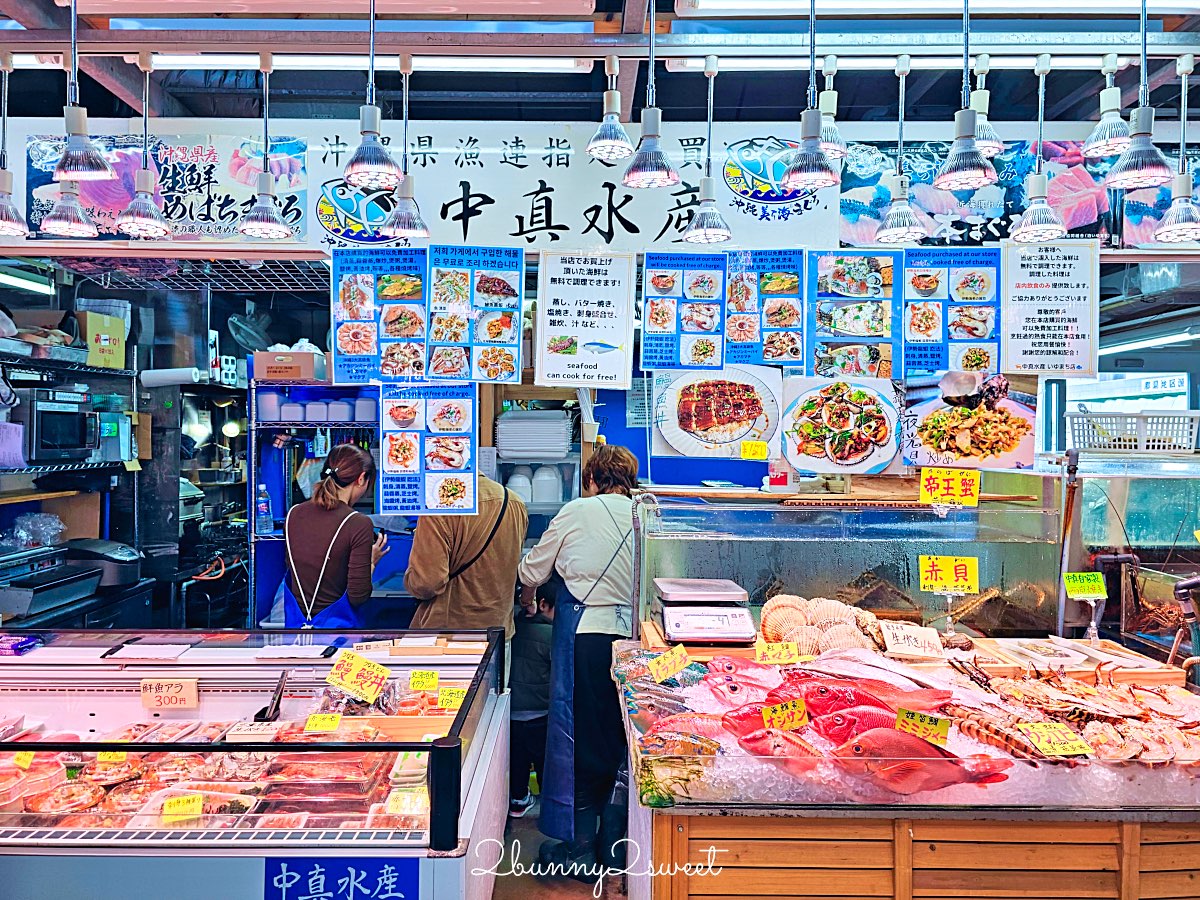 【沖繩泊港漁市場】那霸海鮮必吃攻略｜必吃鮪魚生魚片、夜光貝、炭烤虎蝦，推薦中真水產 @兔兒毛毛姊妹花