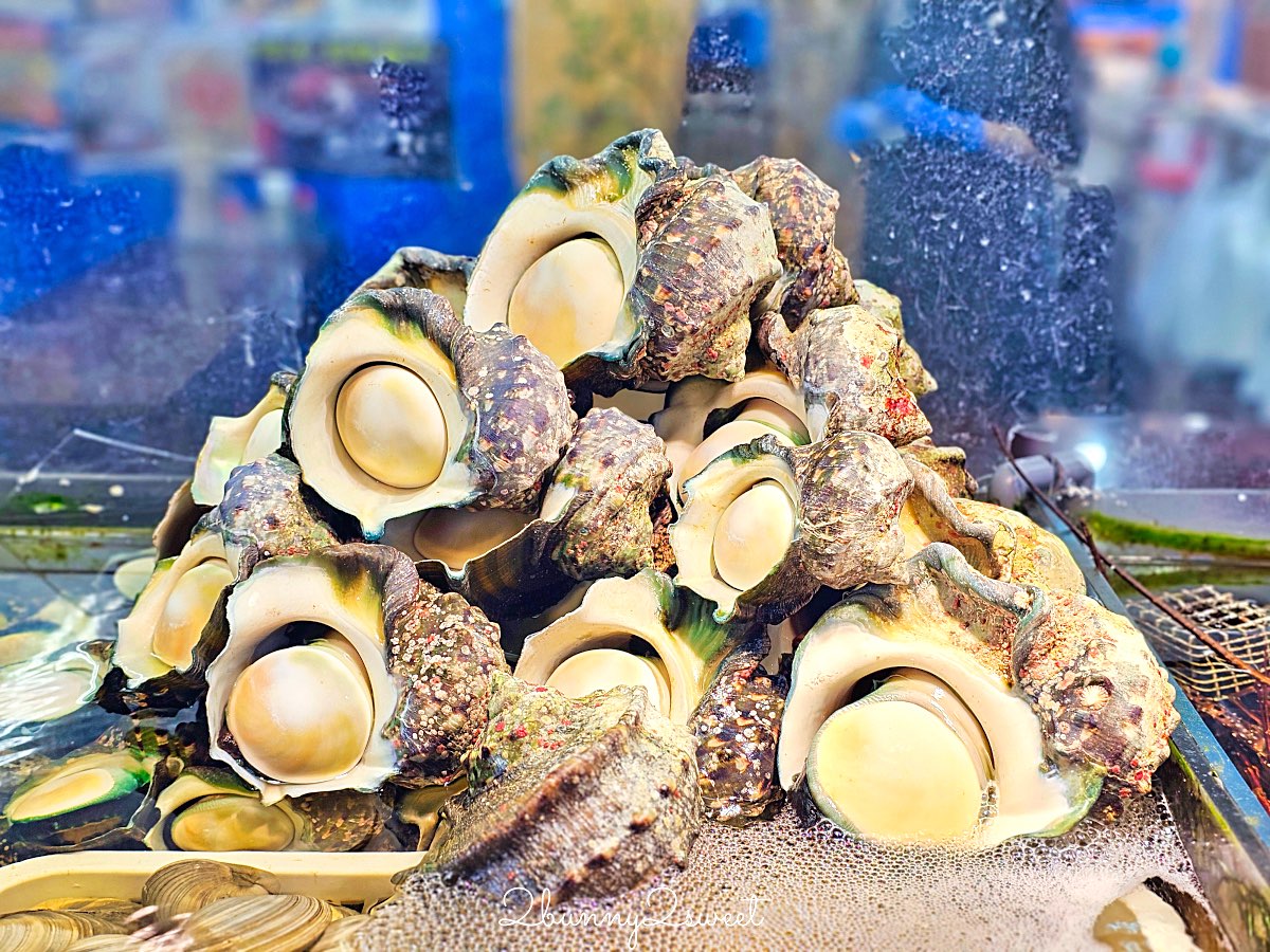 【沖繩泊港漁市場】那霸海鮮必吃攻略｜必吃鮪魚生魚片、夜光貝、炭烤虎蝦，推薦中真水產 @兔兒毛毛姊妹花