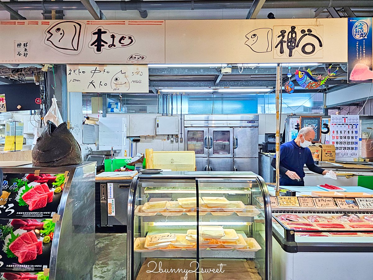 【沖繩泊港漁市場】那霸海鮮必吃攻略｜必吃鮪魚生魚片、夜光貝、炭烤虎蝦，推薦中真水產 @兔兒毛毛姊妹花