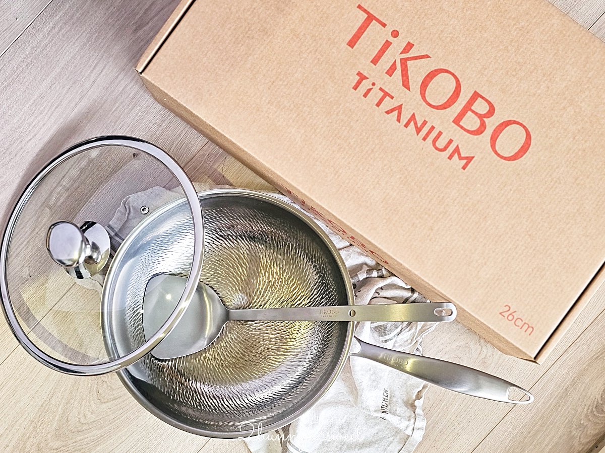 【TiCOOK 鈦鈦鍋】鈦工坊鈦鍋開箱實測：羽翼錘紋物理不沾、IH爐可用、洗碗機清潔～告別塗層耗損的健康鍋具選擇 @兔兒毛毛姊妹花