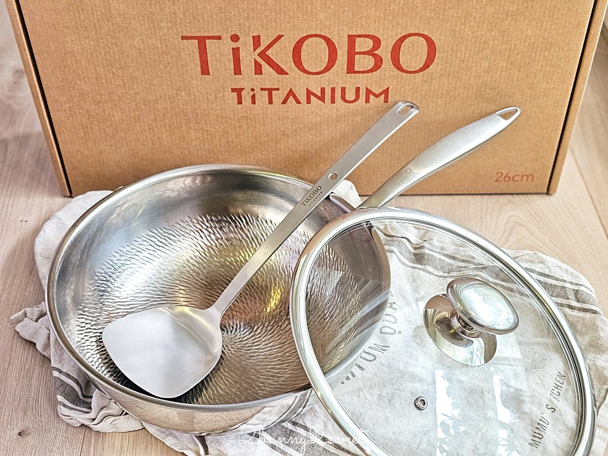 【TiCOOK 鈦鈦鍋】鈦工坊鈦鍋開箱實測：羽翼錘紋物理不沾、IH爐可用、洗碗機清潔～告別塗層耗損的健康鍋具選擇 @兔兒毛毛姊妹花