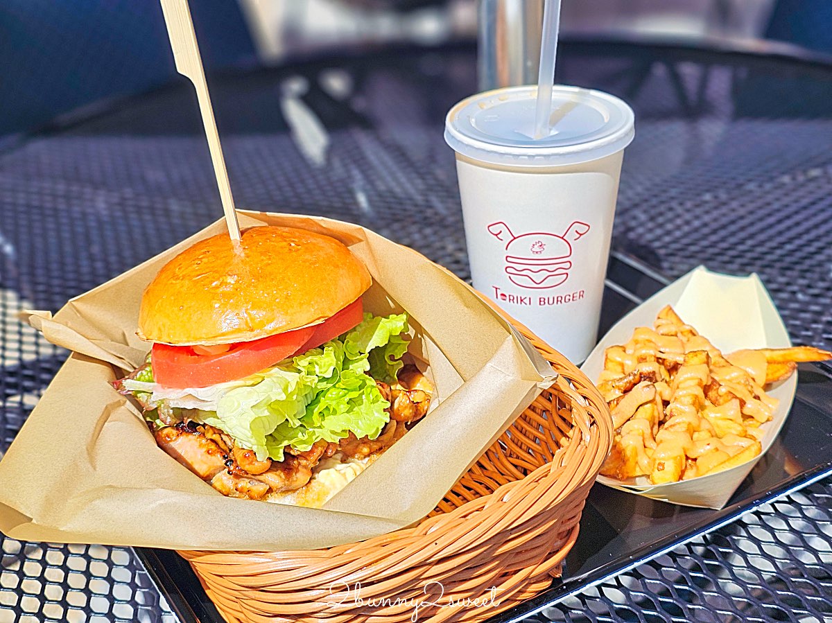 【鳥貴族漢堡 TORIKI BURGER】京都伏見稻荷美食：燒鳥變身雞肉漢堡！千本鳥居旁必吃平價美食 @兔兒毛毛姊妹花