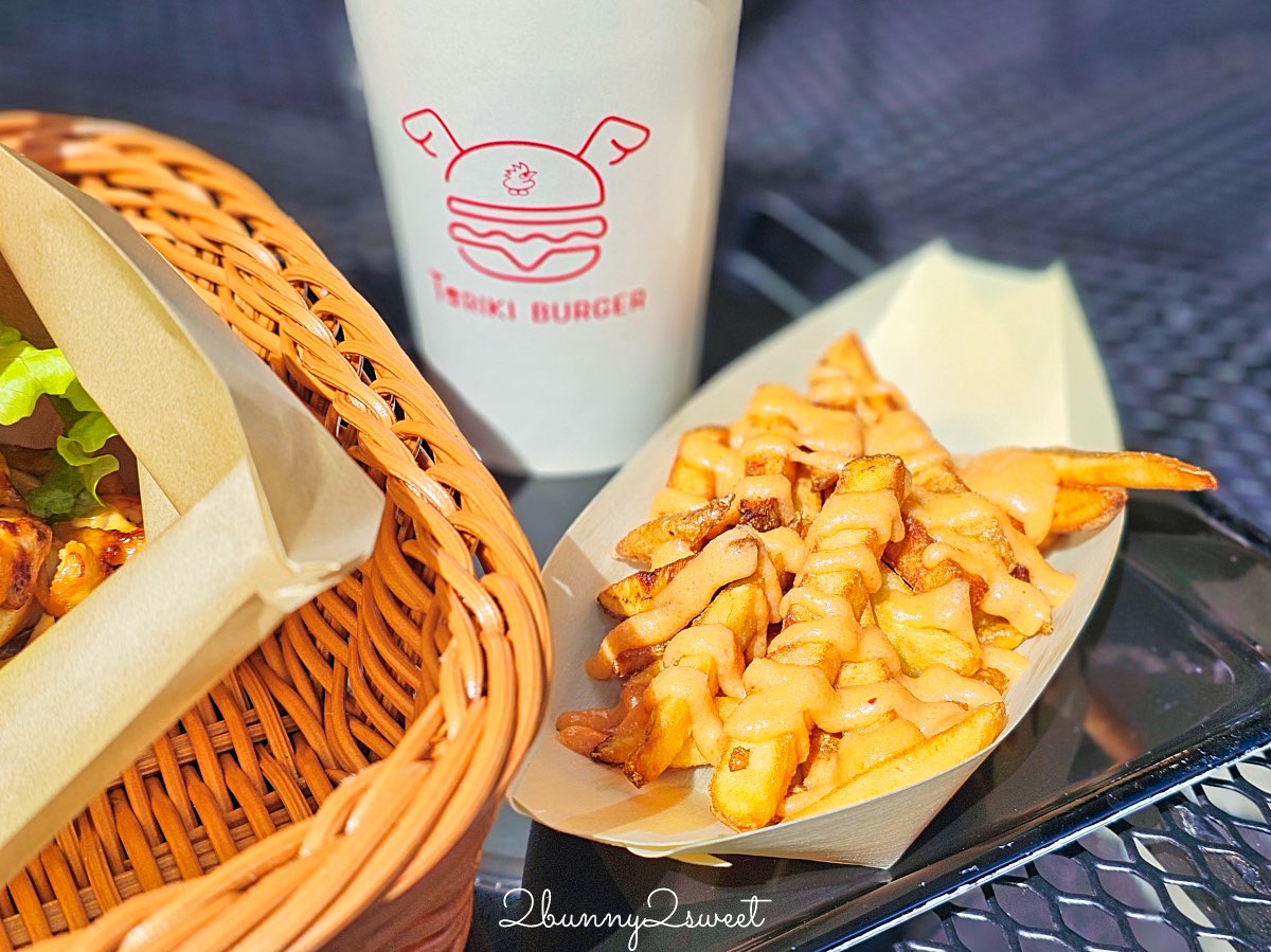 【鳥貴族漢堡 TORIKI BURGER】京都伏見稻荷美食：燒鳥變身雞肉漢堡！千本鳥居旁必吃平價美食 @兔兒毛毛姊妹花