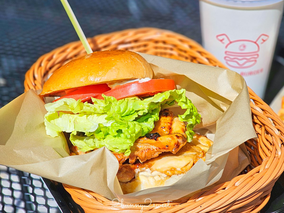 【鳥貴族漢堡 TORIKI BURGER】京都伏見稻荷美食：燒鳥變身雞肉漢堡！千本鳥居旁必吃平價美食 @兔兒毛毛姊妹花