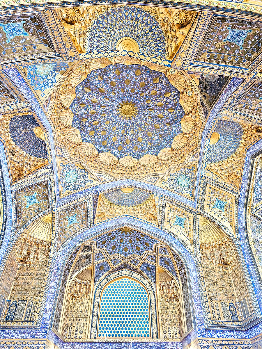 【阿克薩萊陵墓 Aksaray Mausoleum】撒馬爾罕隱藏景點|低調外觀藏著金碧輝煌穹頂 @兔兒毛毛姊妹花 【阿克薩萊陵墓 Aksaray Mausoleum】撒馬爾罕隱藏景點|低調外觀藏著金碧輝煌穹頂 @兔兒毛毛姊妹花