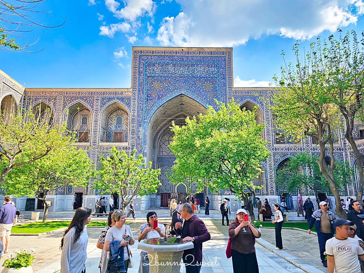 【雷吉斯坦廣場 Registan Square】撒馬爾罕必訪地標,三大學院、門票交通、夜景燈光秀、換裝體驗全攻略 @兔兒毛毛姊妹花 【雷吉斯坦廣場 Registan Square】撒馬爾罕必訪地標,三大學院、門票交通、夜景燈光秀、換裝體驗全攻略 @兔兒毛毛姊妹花