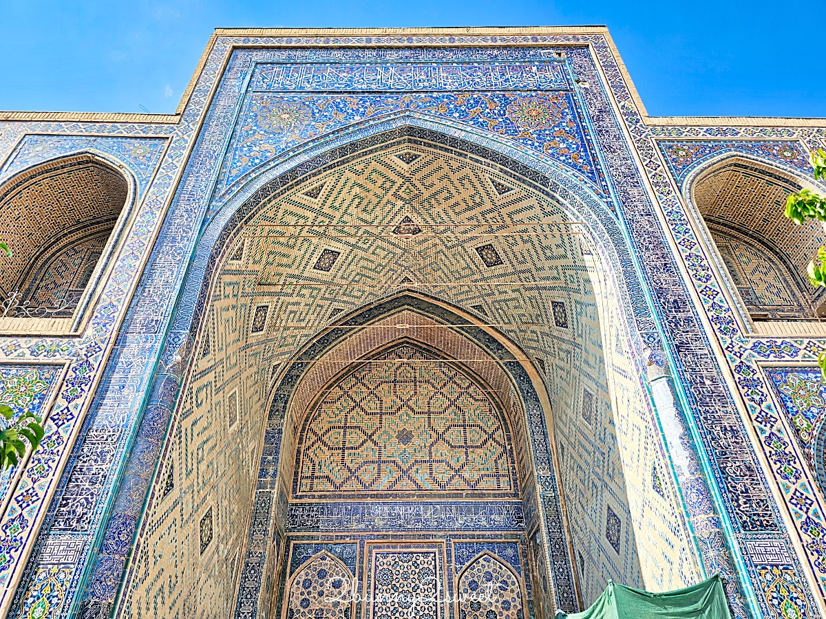 【雷吉斯坦廣場 Registan Square】撒馬爾罕必訪地標,三大學院、門票交通、夜景燈光秀、換裝體驗全攻略 @兔兒毛毛姊妹花 【雷吉斯坦廣場 Registan Square】撒馬爾罕必訪地標,三大學院、門票交通、夜景燈光秀、換裝體驗全攻略 @兔兒毛毛姊妹花