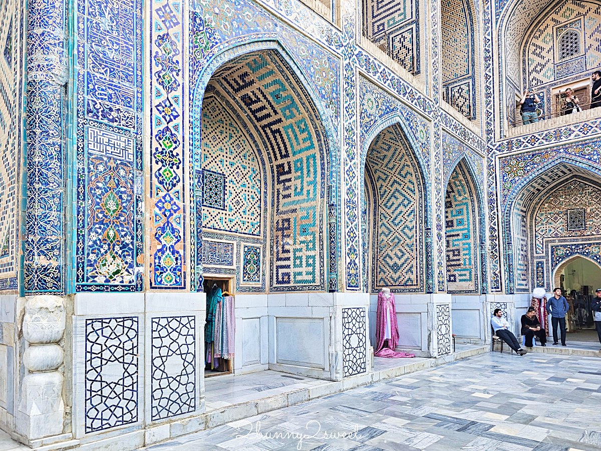 【雷吉斯坦廣場 Registan Square】撒馬爾罕必訪地標,三大學院、門票交通、夜景燈光秀、換裝體驗全攻略 @兔兒毛毛姊妹花 【雷吉斯坦廣場 Registan Square】撒馬爾罕必訪地標,三大學院、門票交通、夜景燈光秀、換裝體驗全攻略 @兔兒毛毛姊妹花