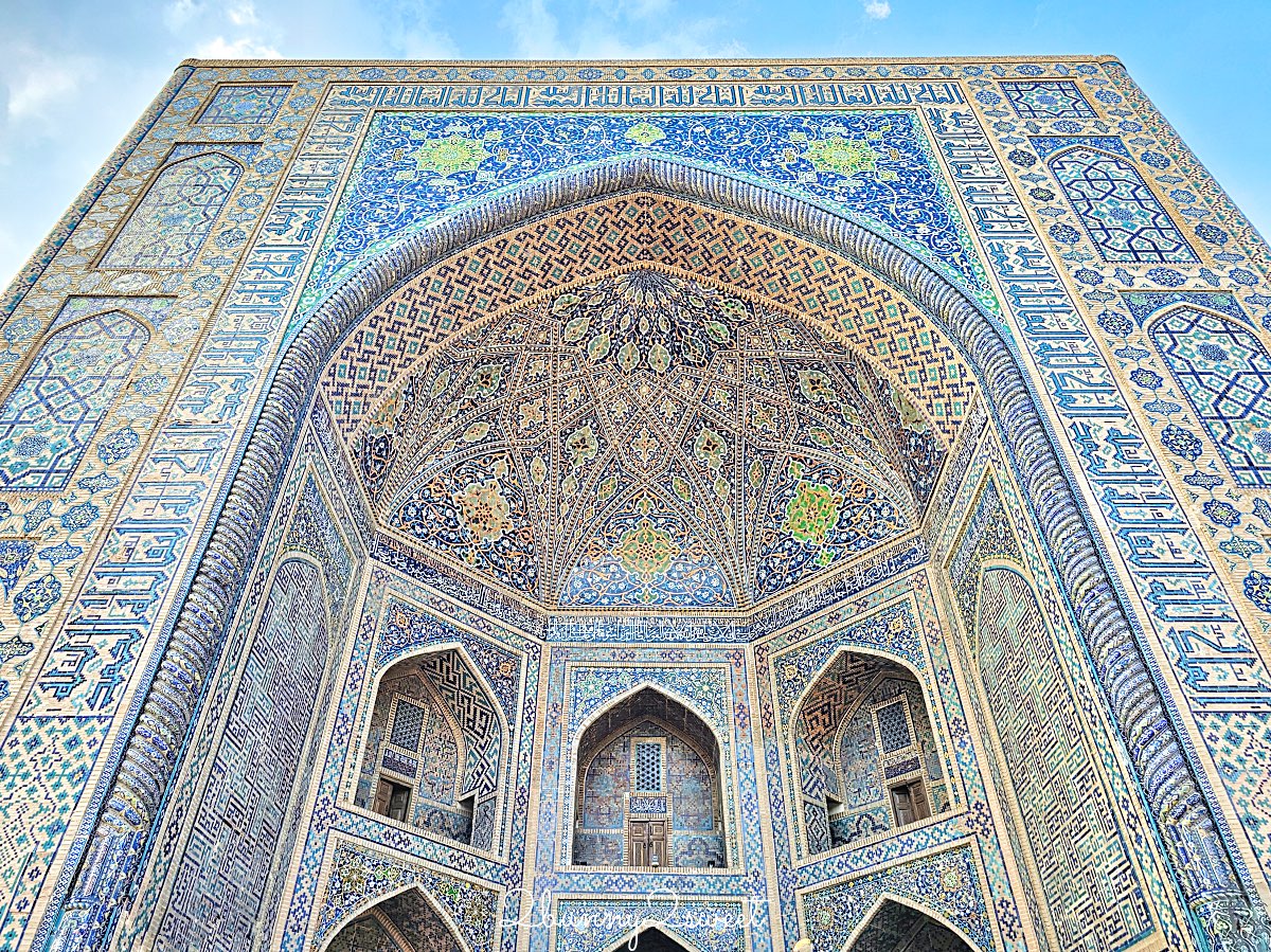 【雷吉斯坦廣場 Registan Square】撒馬爾罕必訪地標,三大學院、門票交通、夜景燈光秀、換裝體驗全攻略 @兔兒毛毛姊妹花 【雷吉斯坦廣場 Registan Square】撒馬爾罕必訪地標,三大學院、門票交通、夜景燈光秀、換裝體驗全攻略 @兔兒毛毛姊妹花