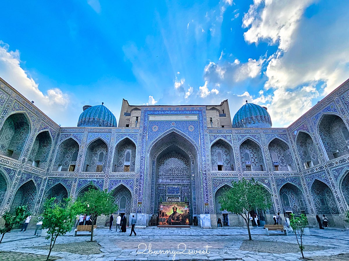 【雷吉斯坦廣場 Registan Square】撒馬爾罕必訪地標,三大學院、門票交通、夜景燈光秀、換裝體驗全攻略 @兔兒毛毛姊妹花 【雷吉斯坦廣場 Registan Square】撒馬爾罕必訪地標,三大學院、門票交通、夜景燈光秀、換裝體驗全攻略 @兔兒毛毛姊妹花