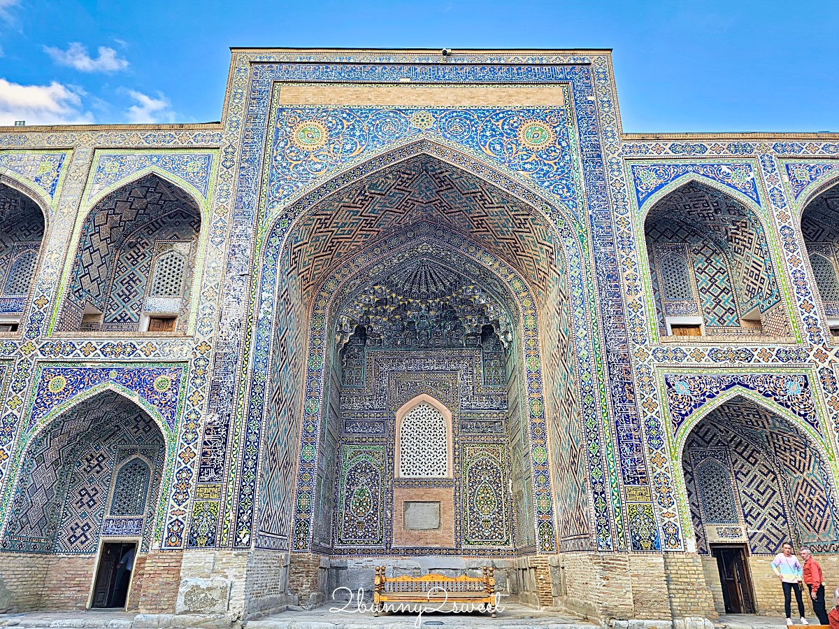 【雷吉斯坦廣場 Registan Square】撒馬爾罕必訪地標,三大學院、門票交通、夜景燈光秀、換裝體驗全攻略 @兔兒毛毛姊妹花 【雷吉斯坦廣場 Registan Square】撒馬爾罕必訪地標,三大學院、門票交通、夜景燈光秀、換裝體驗全攻略 @兔兒毛毛姊妹花
