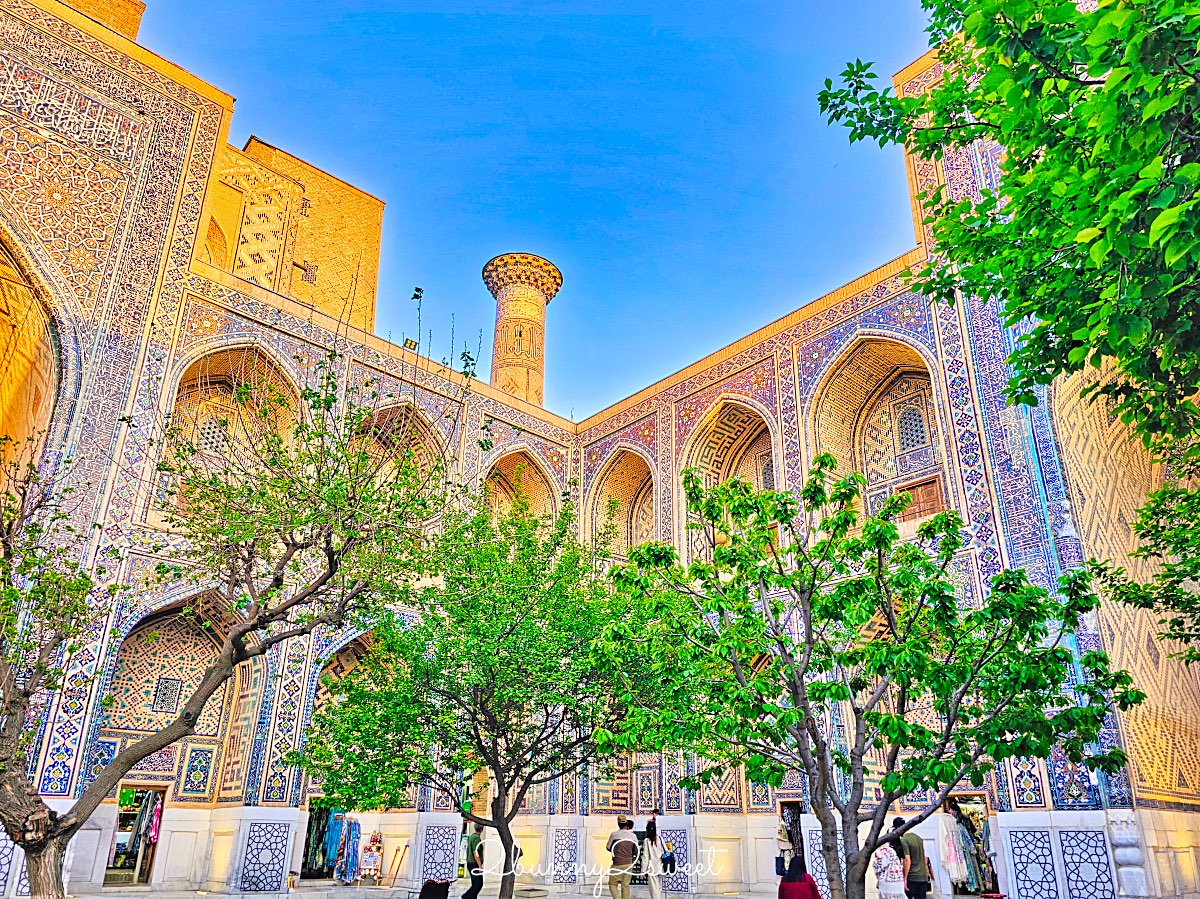 【雷吉斯坦廣場 Registan Square】撒馬爾罕必訪地標,三大學院、門票交通、夜景燈光秀、換裝體驗全攻略 @兔兒毛毛姊妹花 【雷吉斯坦廣場 Registan Square】撒馬爾罕必訪地標,三大學院、門票交通、夜景燈光秀、換裝體驗全攻略 @兔兒毛毛姊妹花