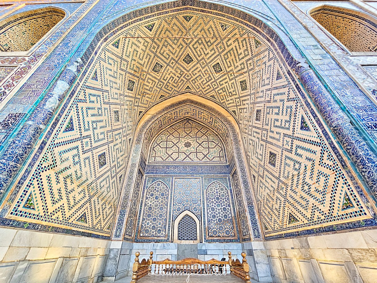 【雷吉斯坦廣場 Registan Square】撒馬爾罕必訪地標,三大學院、門票交通、夜景燈光秀、換裝體驗全攻略 @兔兒毛毛姊妹花 【雷吉斯坦廣場 Registan Square】撒馬爾罕必訪地標,三大學院、門票交通、夜景燈光秀、換裝體驗全攻略 @兔兒毛毛姊妹花