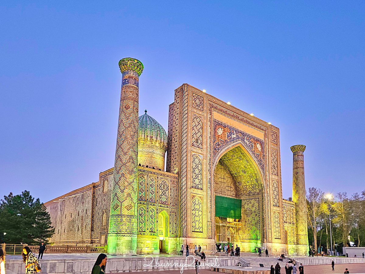 【雷吉斯坦廣場 Registan Square】撒馬爾罕必訪地標,三大學院、門票交通、夜景燈光秀、換裝體驗全攻略 @兔兒毛毛姊妹花 【雷吉斯坦廣場 Registan Square】撒馬爾罕必訪地標,三大學院、門票交通、夜景燈光秀、換裝體驗全攻略 @兔兒毛毛姊妹花