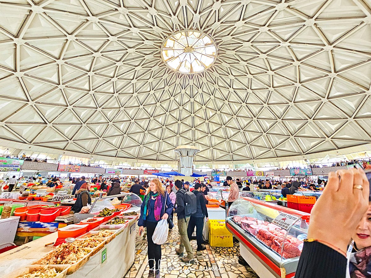 【Chorsu Bazaar 楚蘇市場】塔什干景點推薦｜藍色穹頂傳統市場、果乾堅果、窯烤麵包必買 @兔兒毛毛姊妹花
