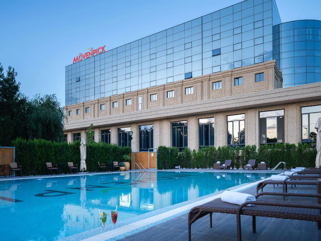 烏茲別克住宿【撒馬爾罕瑞享酒店 M&ouml;venpick Samarkand】交通便利、早餐超豐富的五星首選 @兔兒毛毛姊妹花